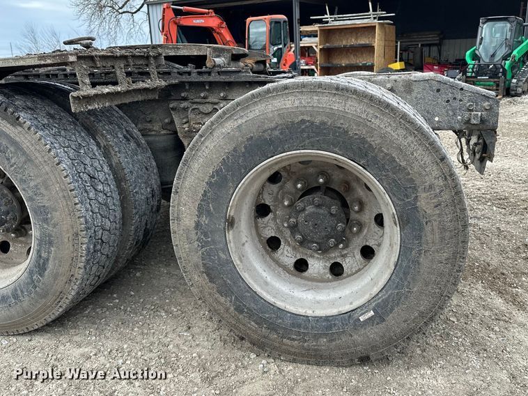 image for item DV0798 2003 Mack CX613 semi truck