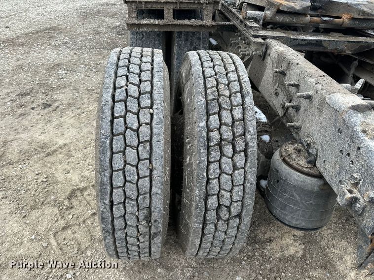 image for item DV0798 2003 Mack CX613 semi truck