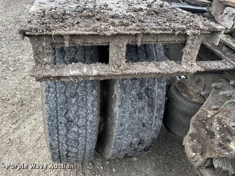 image for item DV0798 2003 Mack CX613 semi truck