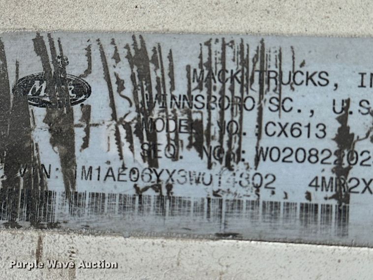 image for item DV0798 2003 Mack CX613 semi truck