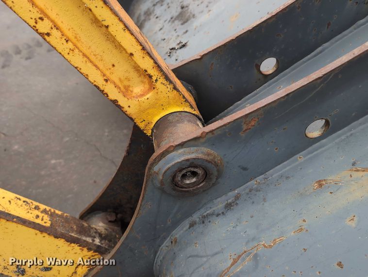 image for item DV0801 2004 Komatsu WB150 backhoe
