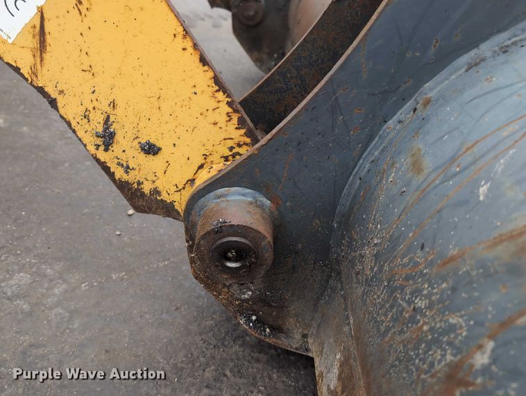 image for item DV0801 2004 Komatsu WB150 backhoe