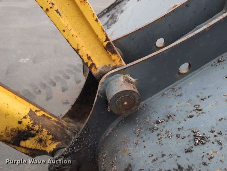 image for item DV0801 2004 Komatsu WB150 backhoe