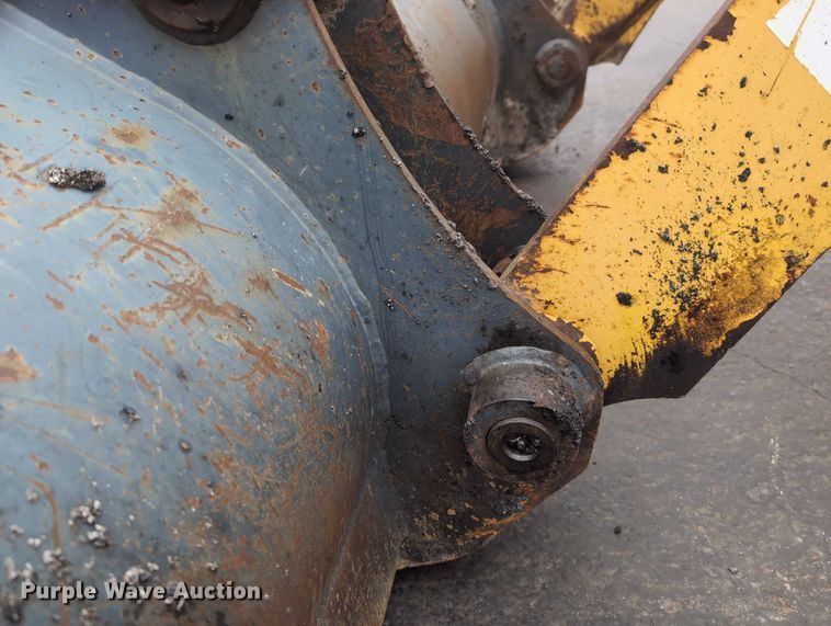 image for item DV0801 2004 Komatsu WB150 backhoe