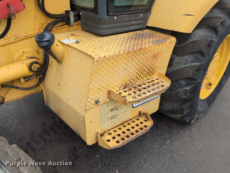 image for item DV0801 2004 Komatsu WB150 backhoe
