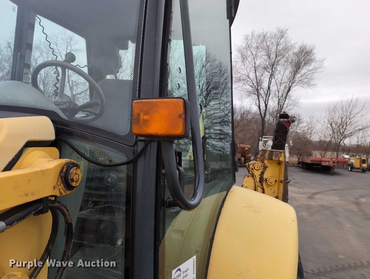 image for item DV0801 2004 Komatsu WB150 backhoe