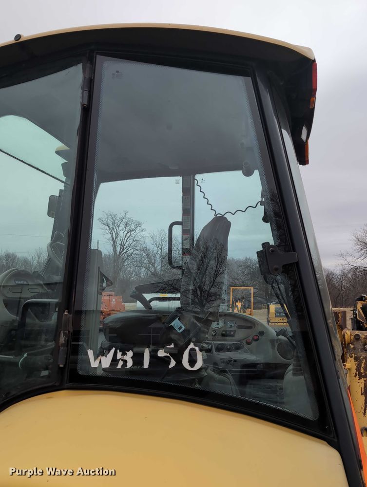 image for item DV0801 2004 Komatsu WB150 backhoe