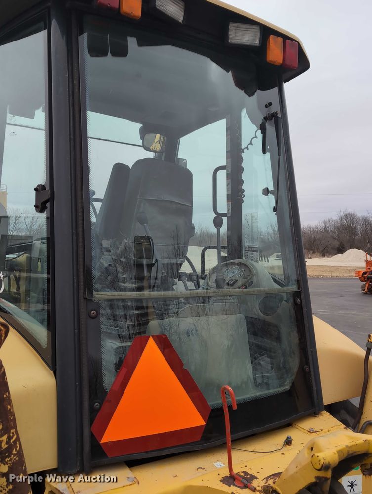 image for item DV0801 2004 Komatsu WB150 backhoe