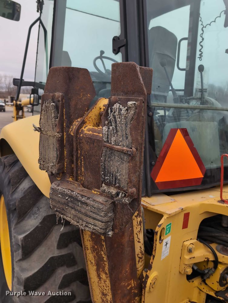 image for item DV0801 2004 Komatsu WB150 backhoe