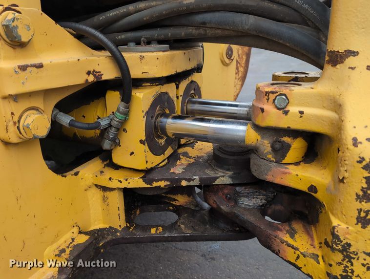 image for item DV0801 2004 Komatsu WB150 backhoe