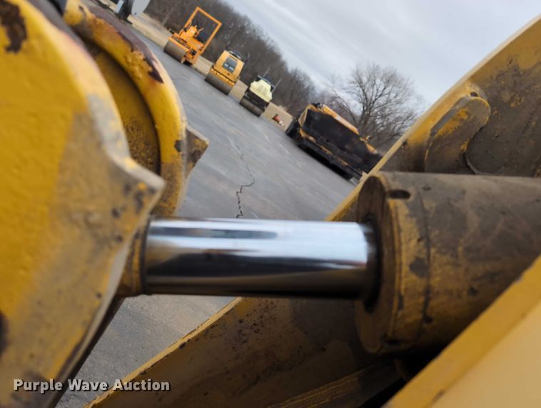 image for item DV0801 2004 Komatsu WB150 backhoe