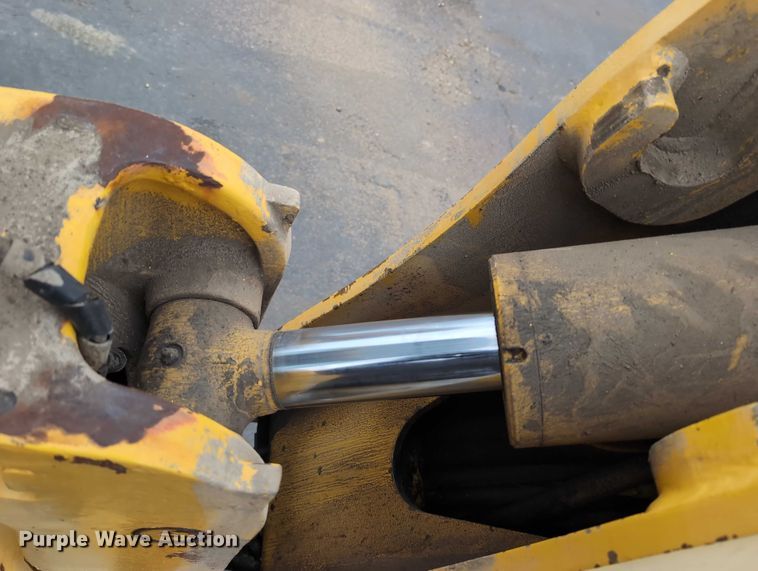 image for item DV0801 2004 Komatsu WB150 backhoe