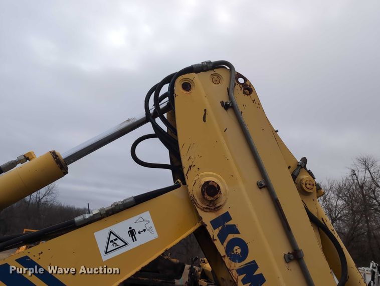 image for item DV0801 2004 Komatsu WB150 backhoe