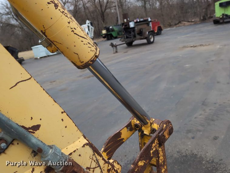 image for item DV0801 2004 Komatsu WB150 backhoe