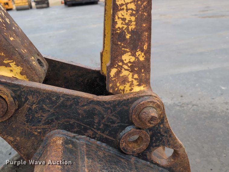 image for item DV0801 2004 Komatsu WB150 backhoe