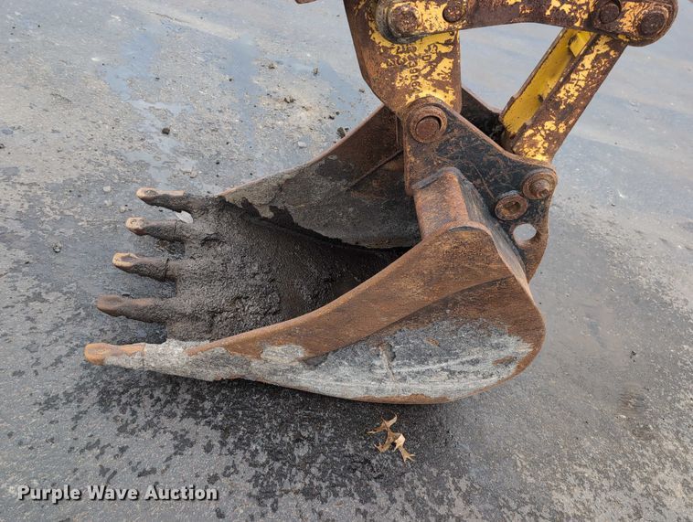 image for item DV0801 2004 Komatsu WB150 backhoe