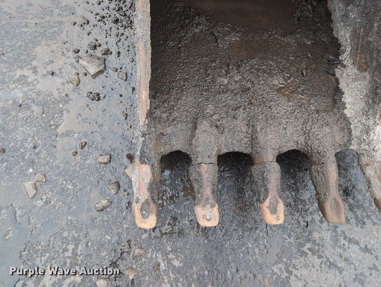 image for item DV0801 2004 Komatsu WB150 backhoe