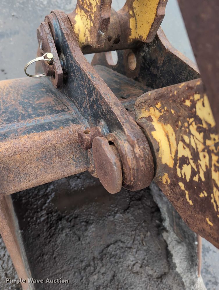 image for item DV0801 2004 Komatsu WB150 backhoe