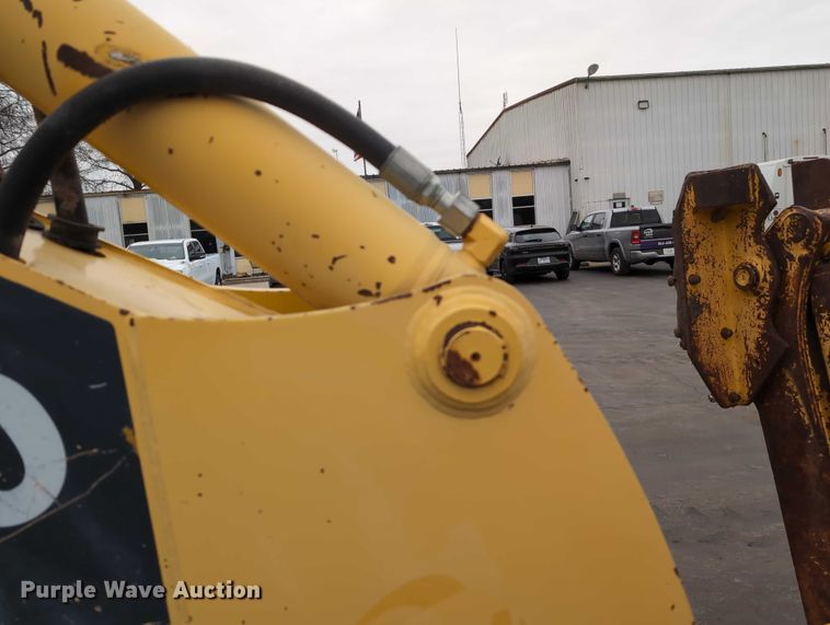 image for item DV0801 2004 Komatsu WB150 backhoe