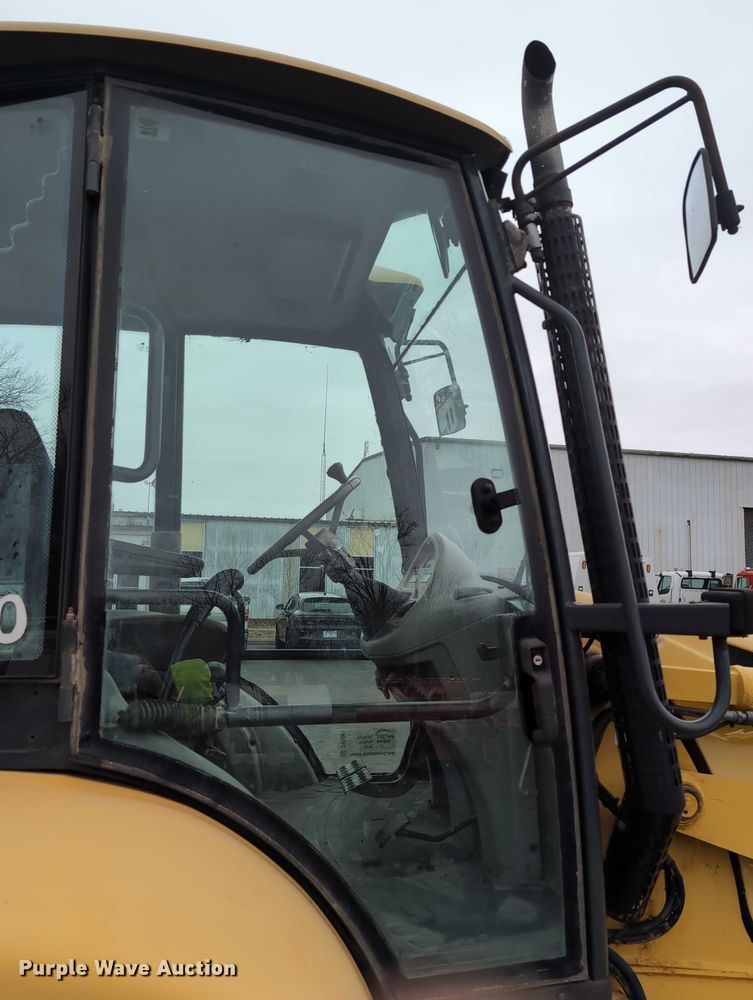 image for item DV0801 2004 Komatsu WB150 backhoe