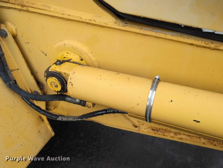 image for item DV0801 2004 Komatsu WB150 backhoe