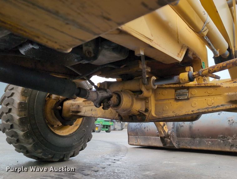 image for item DV0801 2004 Komatsu WB150 backhoe