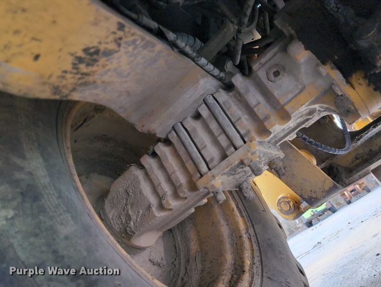image for item DV0801 2004 Komatsu WB150 backhoe