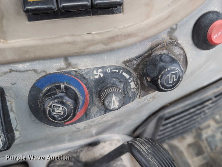 image for item DV0801 2004 Komatsu WB150 backhoe