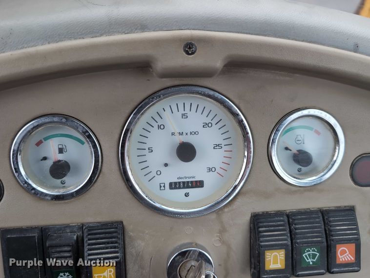 image for item DV0801 2004 Komatsu WB150 backhoe