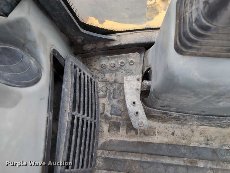 image for item DV0801 2004 Komatsu WB150 backhoe