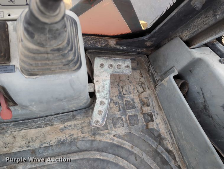 image for item DV0801 2004 Komatsu WB150 backhoe