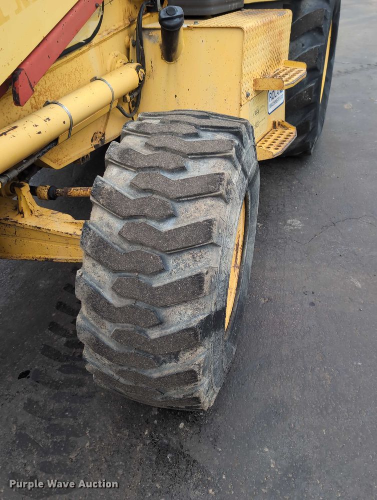 image for item DV0801 2004 Komatsu WB150 backhoe