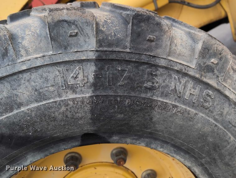 image for item DV0801 2004 Komatsu WB150 backhoe