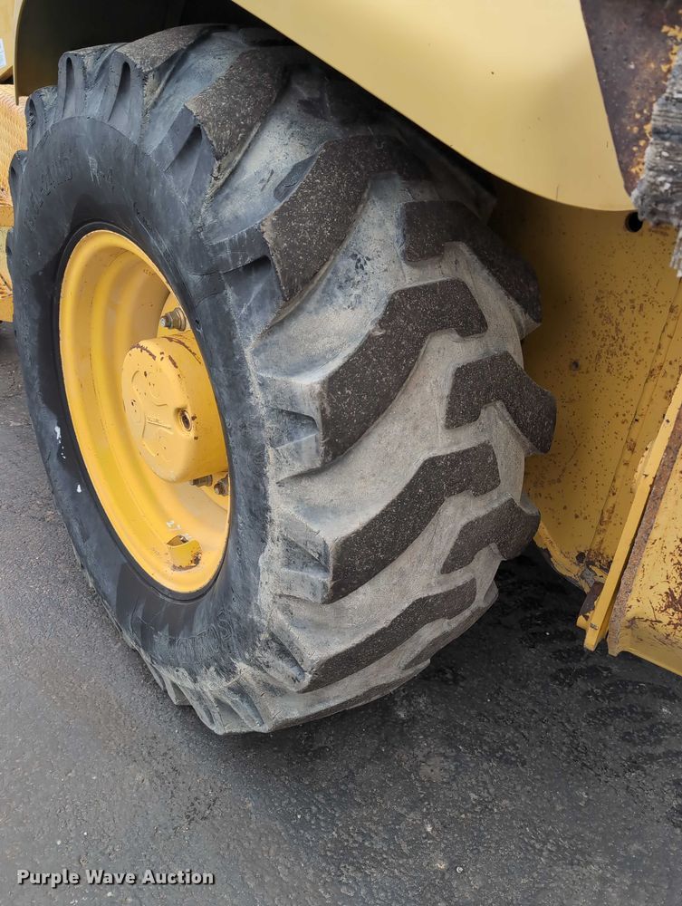 image for item DV0801 2004 Komatsu WB150 backhoe