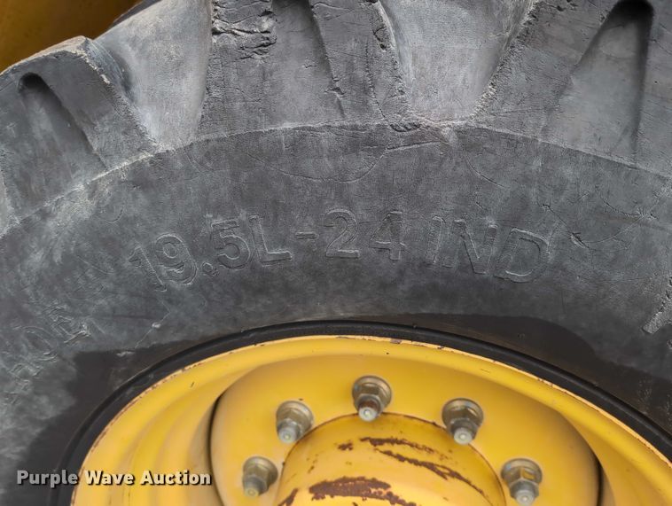 image for item DV0801 2004 Komatsu WB150 backhoe