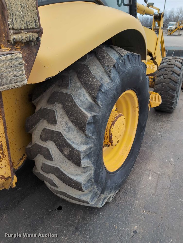 image for item DV0801 2004 Komatsu WB150 backhoe