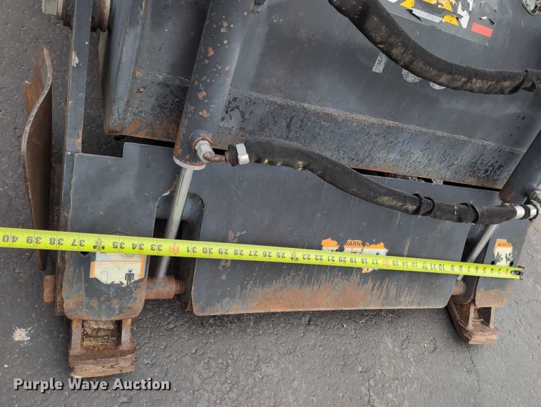 image for item DV0803 2000 Caterpillar PC9 skid steer cold planer