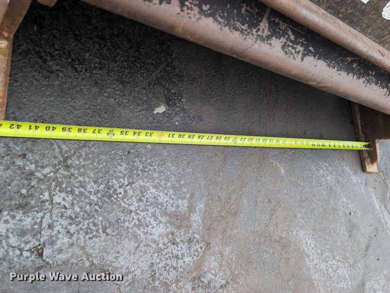 image for item DV0804 2005 Caterpillar PC210 skid steer cold planer