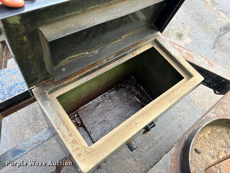 image for item DV0812 1998 Ray-Tech RC 8000 asphalt reclaimer trailer