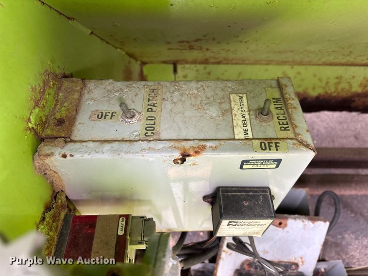 image for item DV0812 1998 Ray-Tech RC 8000 asphalt reclaimer trailer