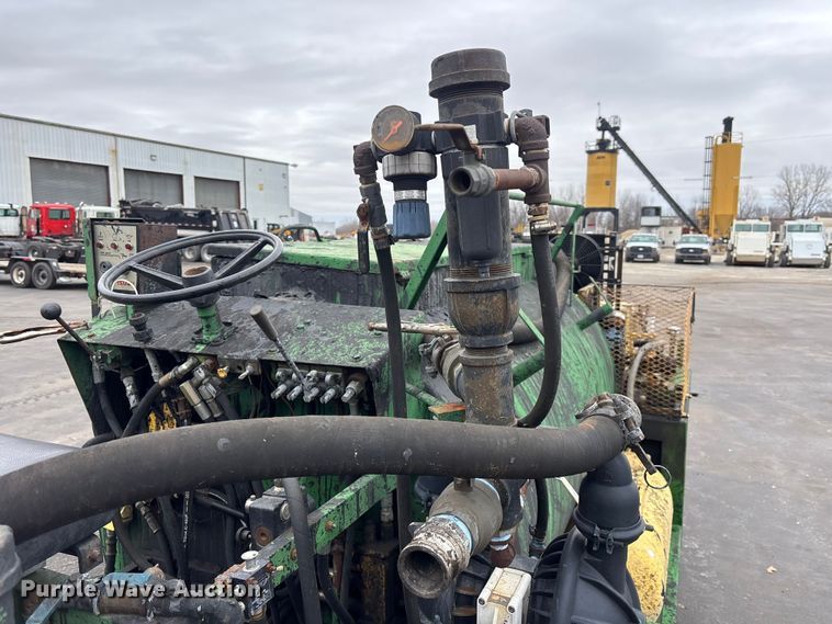 image for item DV0817 Maxima II seal coat machine