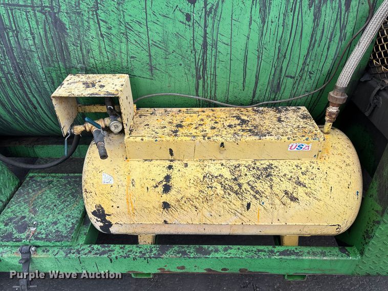 image for item DV0817 Maxima II seal coat machine