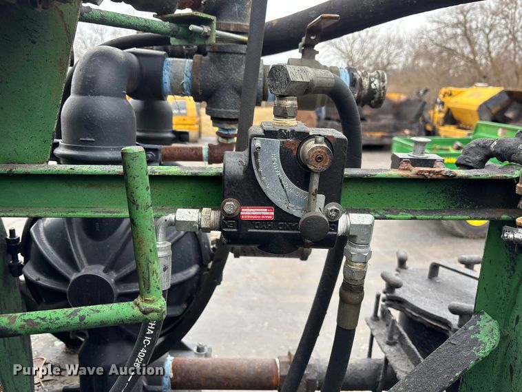 image for item DV0817 Maxima II seal coat machine