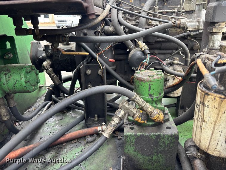 image for item DV0817 Maxima II seal coat machine