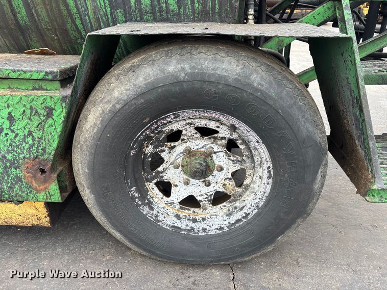 image for item DV0817 Maxima II seal coat machine