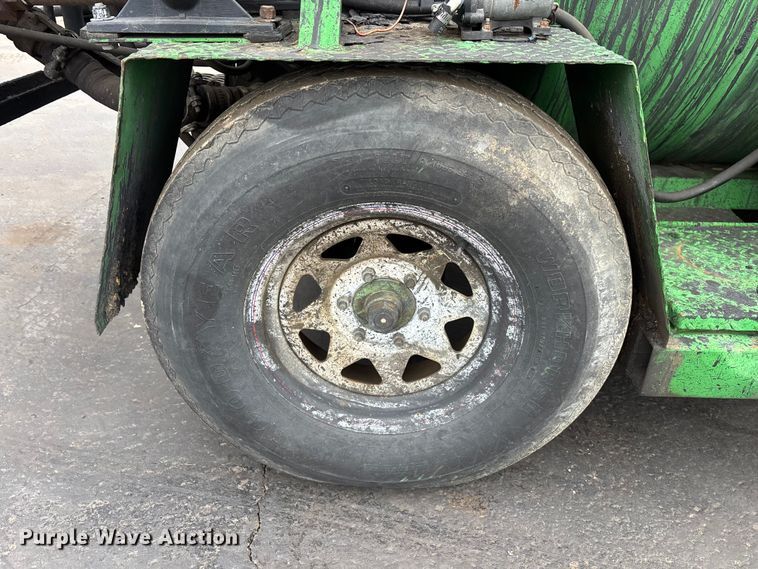 image for item DV0817 Maxima II seal coat machine