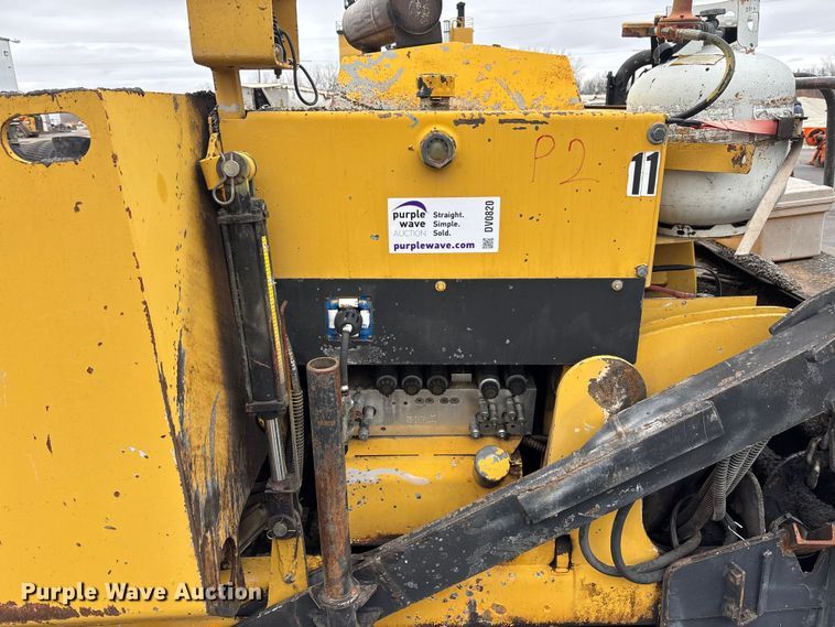 image for item DV0820 2006 Mauldin 1750-C paver