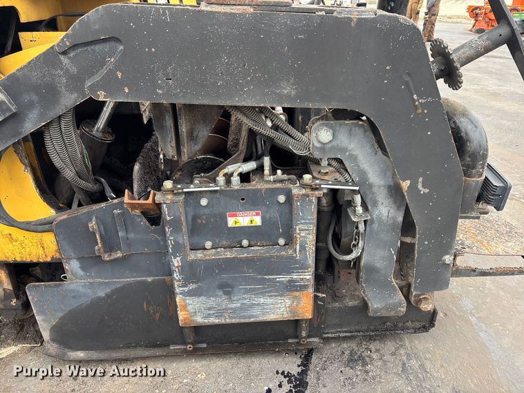 image for item DV0820 2006 Mauldin 1750-C paver