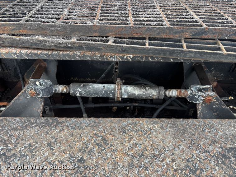 image for item DV0820 2006 Mauldin 1750-C paver