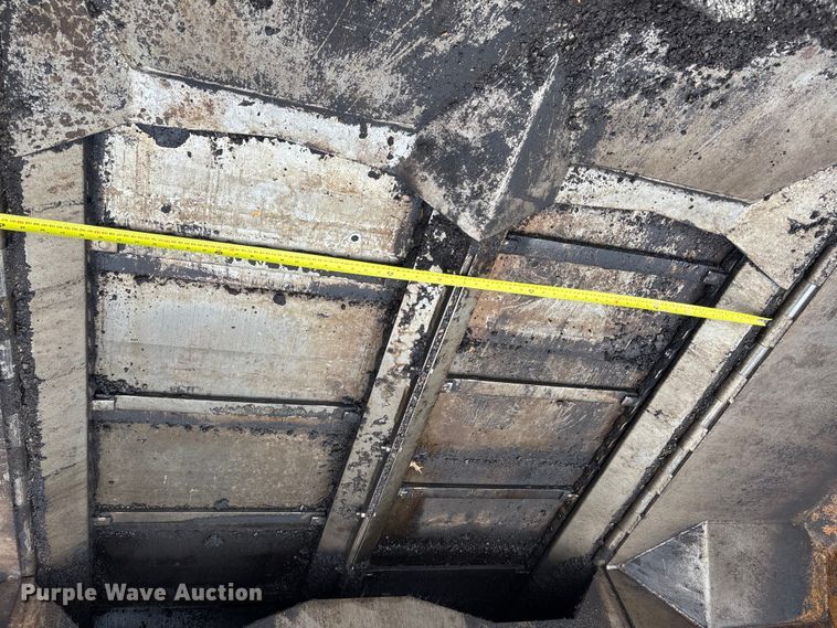 image for item DV0820 2006 Mauldin 1750-C paver